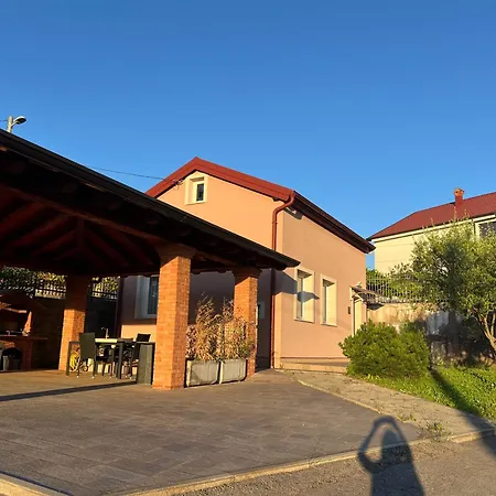 Semesterbostad Whole House Forest-yard And Bbq, Private Parking